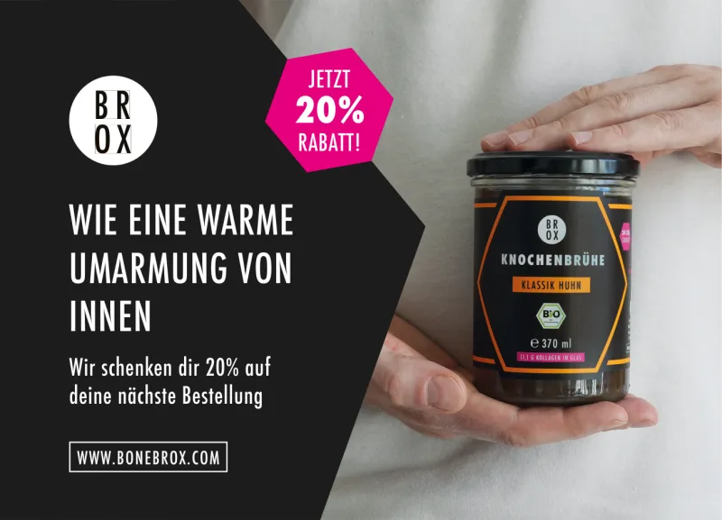 Postkartenmotiv von Bone Brox mit Familienszene und 25 % Rabatt-Störer