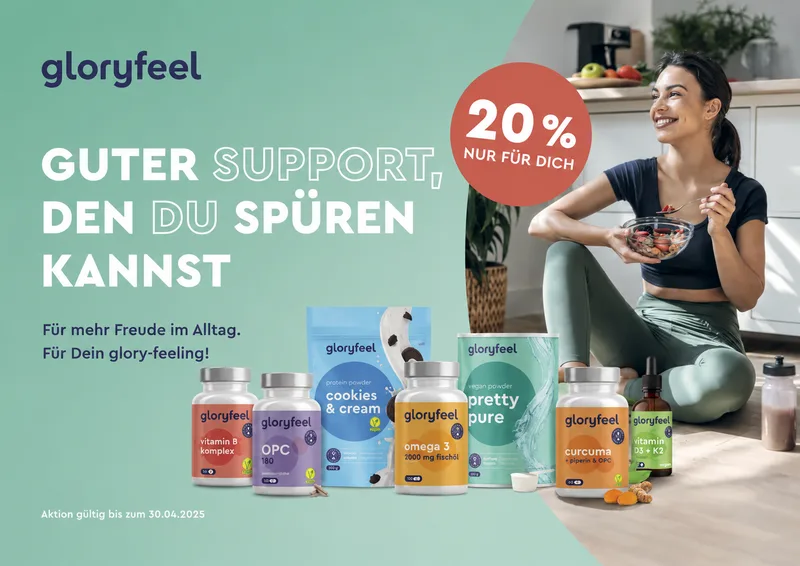 gloryfeel Winback-Postkarte (DIN A6, Vorderseite): Lifestyle-Foto einer Frau in der Küche mit der gloryfeel-Produktrange und rotem Störer „20% nur für dich“, gedruckt und versendet mit PostPal zur Reaktivierung inaktiver Kunden per automatisierter Direct Mail