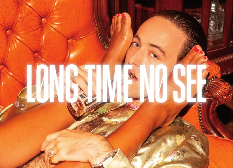 Kolonne Null Direct-Mail-Postkarte „Long Time No See" mit Lifestyle-Motiv und Getränk, gedruckt und versendet mit PostPal zur Wiederkauf-Aktivierung